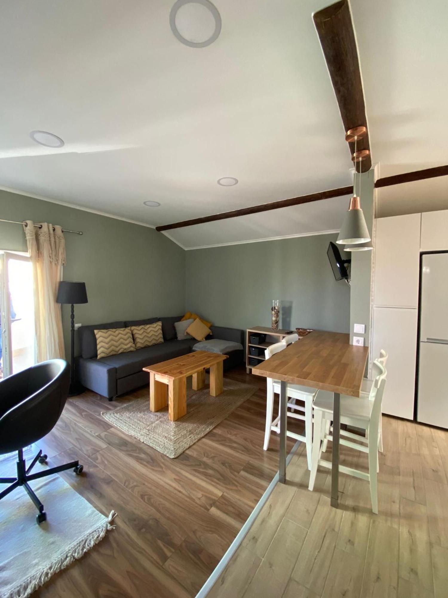Tree House Iii Apartment